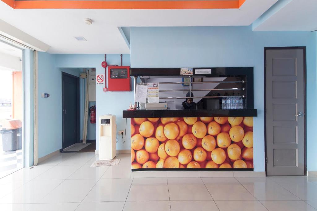 Kuchyň nebo kuchyňský kout v ubytování Super OYO 90296 Red Orange Hotel Port Klang