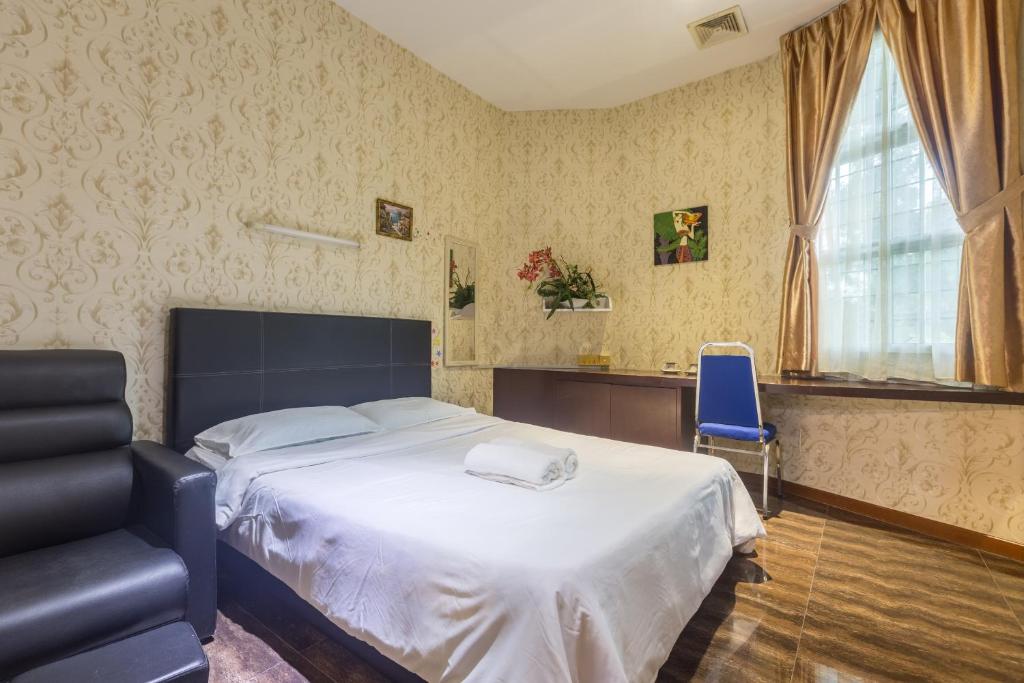 Una cama o camas en una habitación de Hotel O Rebecca's Homes