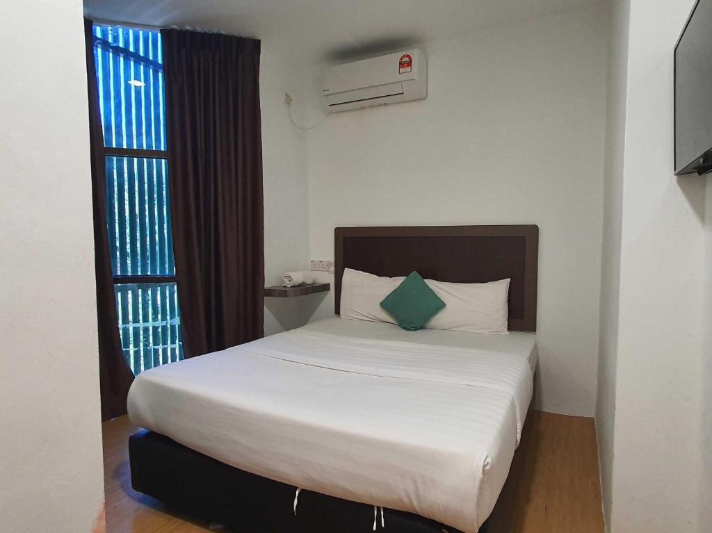 Postel nebo postele na pokoji v ubytování OYO 91053 Signature Inn Miri