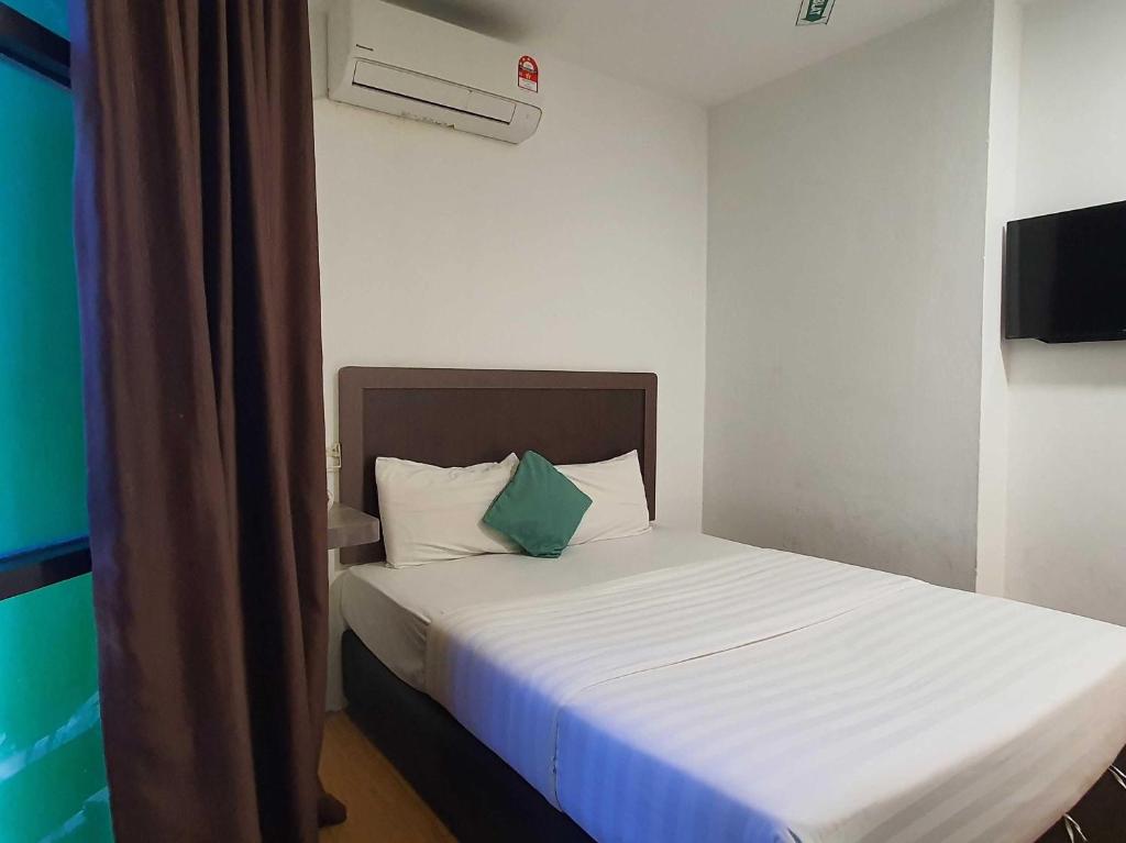 Postel nebo postele na pokoji v ubytování OYO 91053 Signature Inn Miri