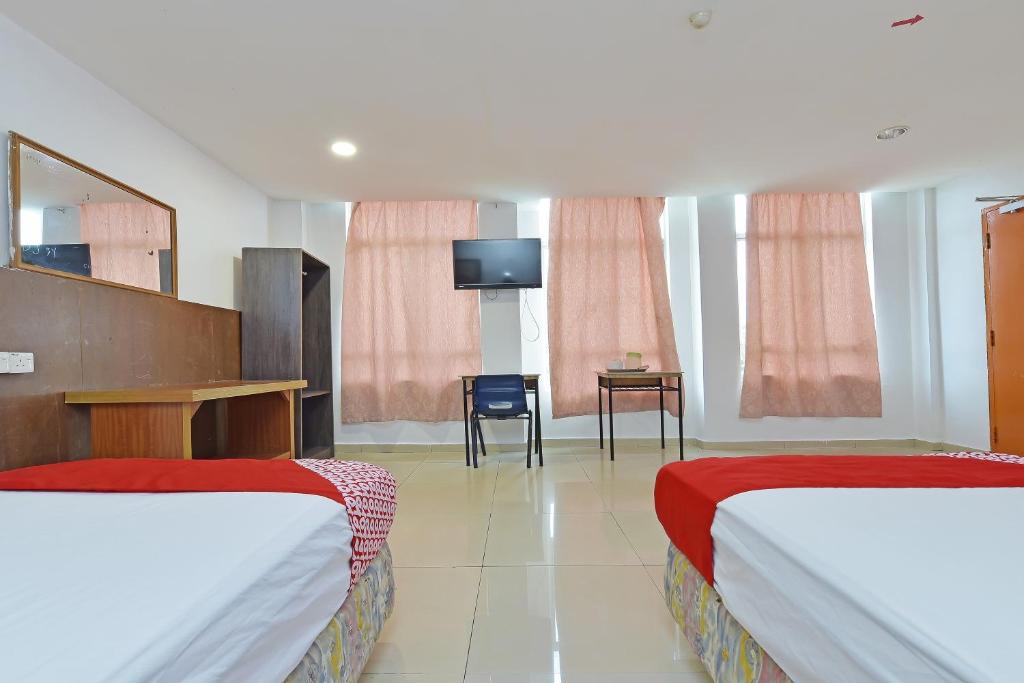 Postel nebo postele na pokoji v ubytování Super OYO 90494 Sam Huat Hotel