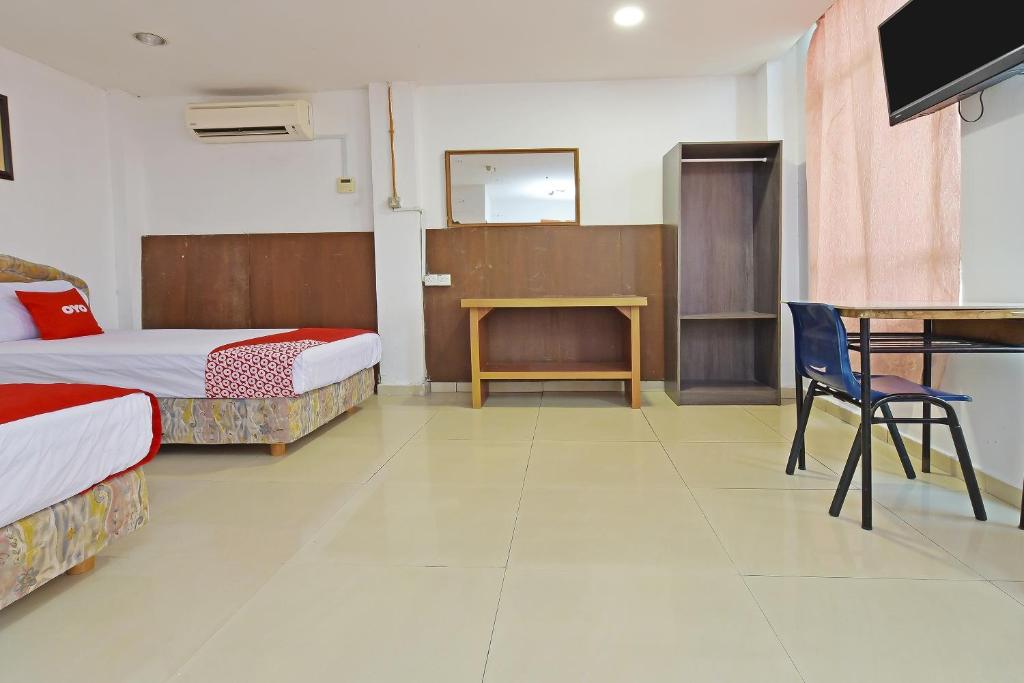 Postel nebo postele na pokoji v ubytování Super OYO 90494 Sam Huat Hotel