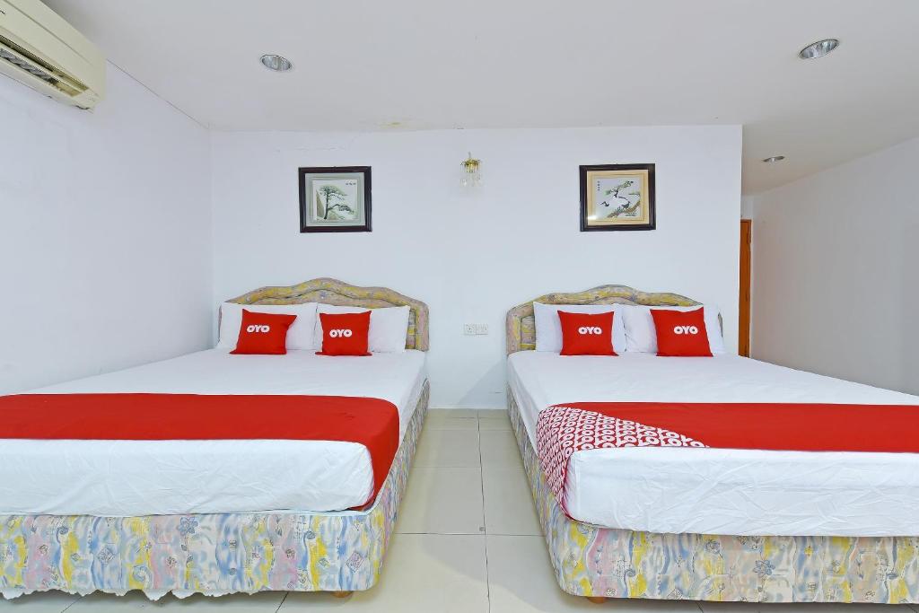 Postel nebo postele na pokoji v ubytování Super OYO 90494 Sam Huat Hotel