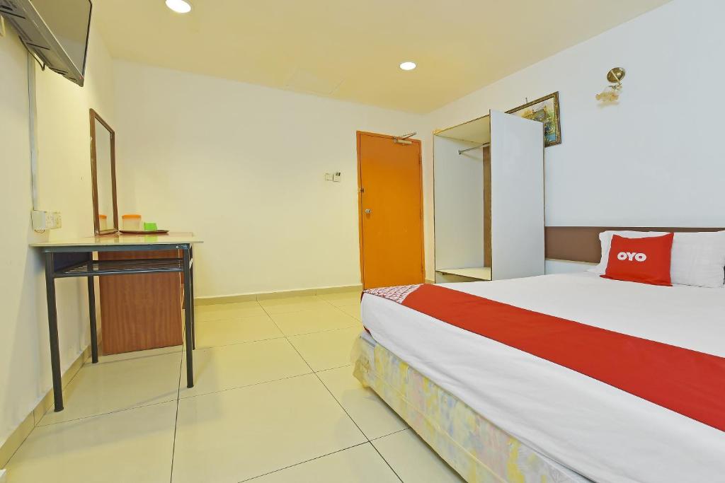 Postel nebo postele na pokoji v ubytování Super OYO 90494 Sam Huat Hotel