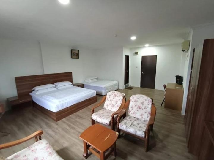 Postel nebo postele na pokoji v ubytování OYO 90809 Oriental Hotel