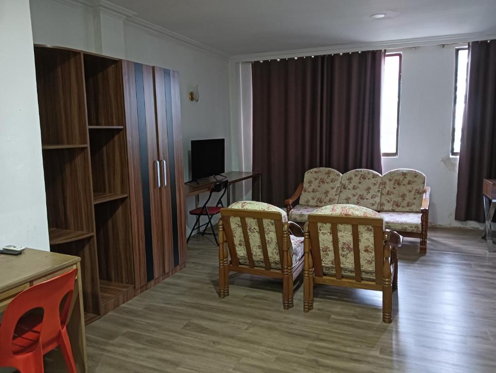 TV a/nebo společenská místnost v ubytování OYO 90809 Oriental Hotel