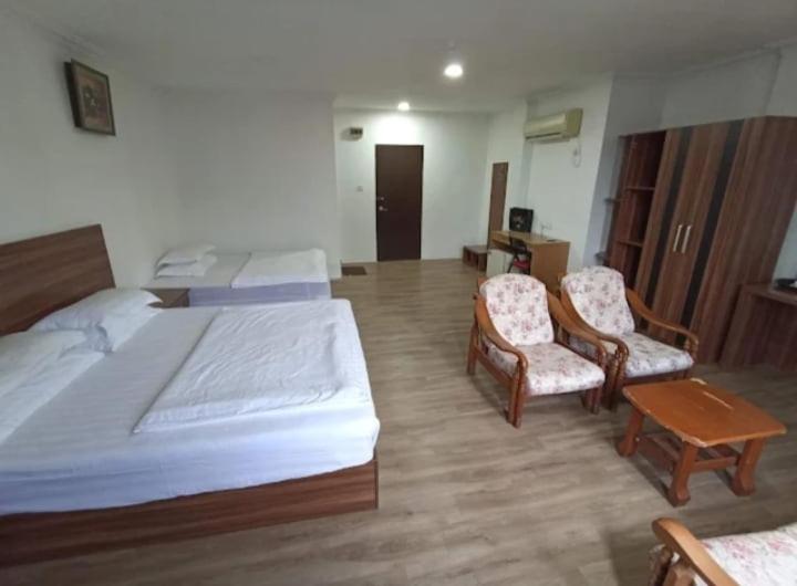 Postel nebo postele na pokoji v ubytování OYO 90809 Oriental Hotel