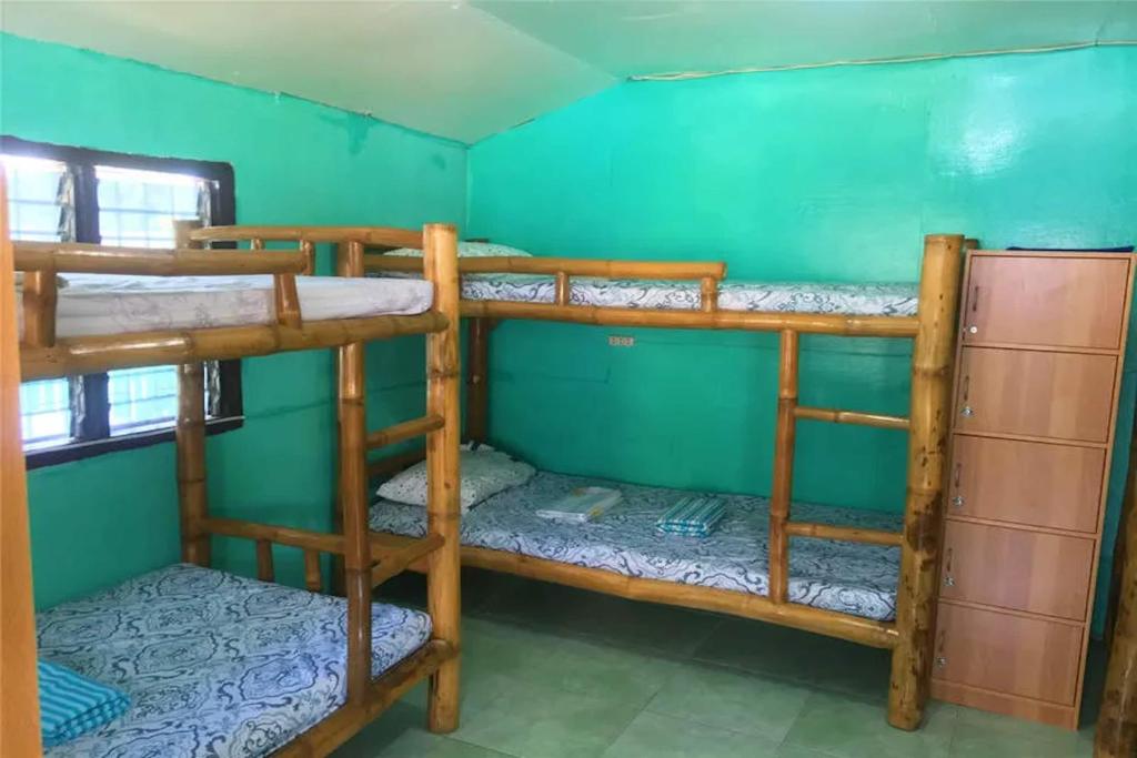 Palanda nebo palandy na pokoji v ubytování OYO 928 JJs Place