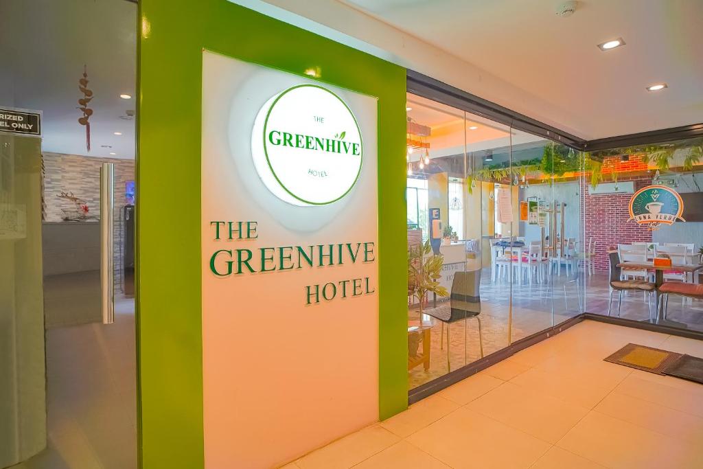 Certifikát, hodnocení, plakát nebo jiný dokument vystavený v ubytování Capital O OYO 785 The Greenhive Hotel