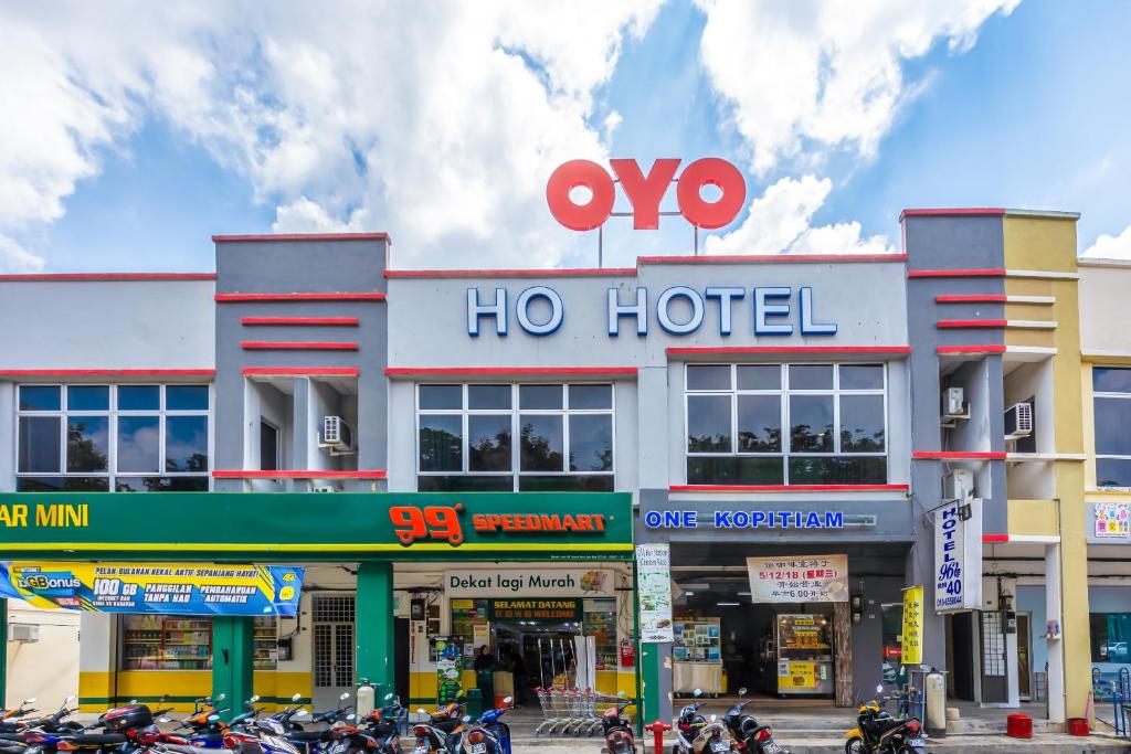 Supermarket nebo jiné obchody v  hotelu nebo okolí