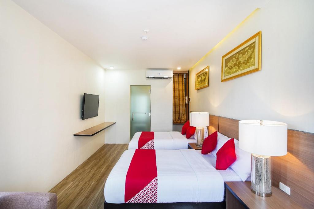 OYO 489 Casa Mia Hotel Suites - Standard Family Room