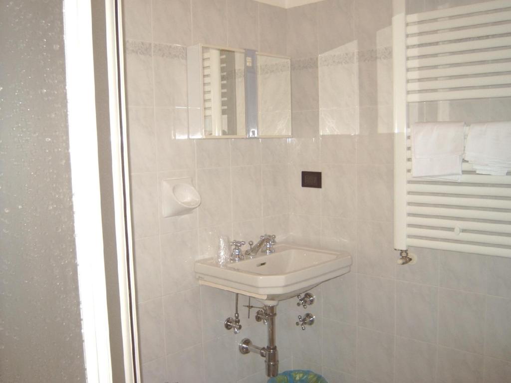 Koupelna v ubytování Albergo Tirolo