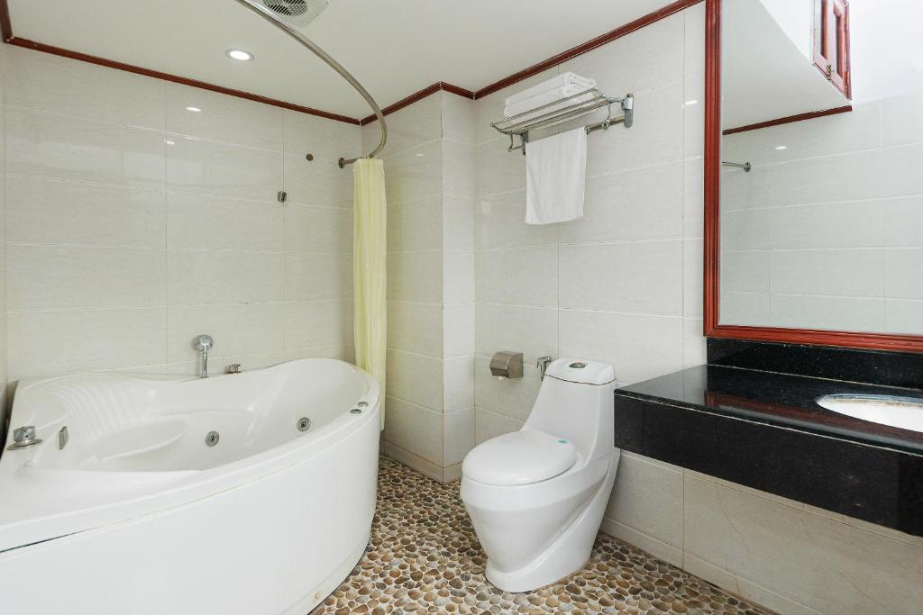 Koupelna v ubytování OYO 472 Lenka Hotel