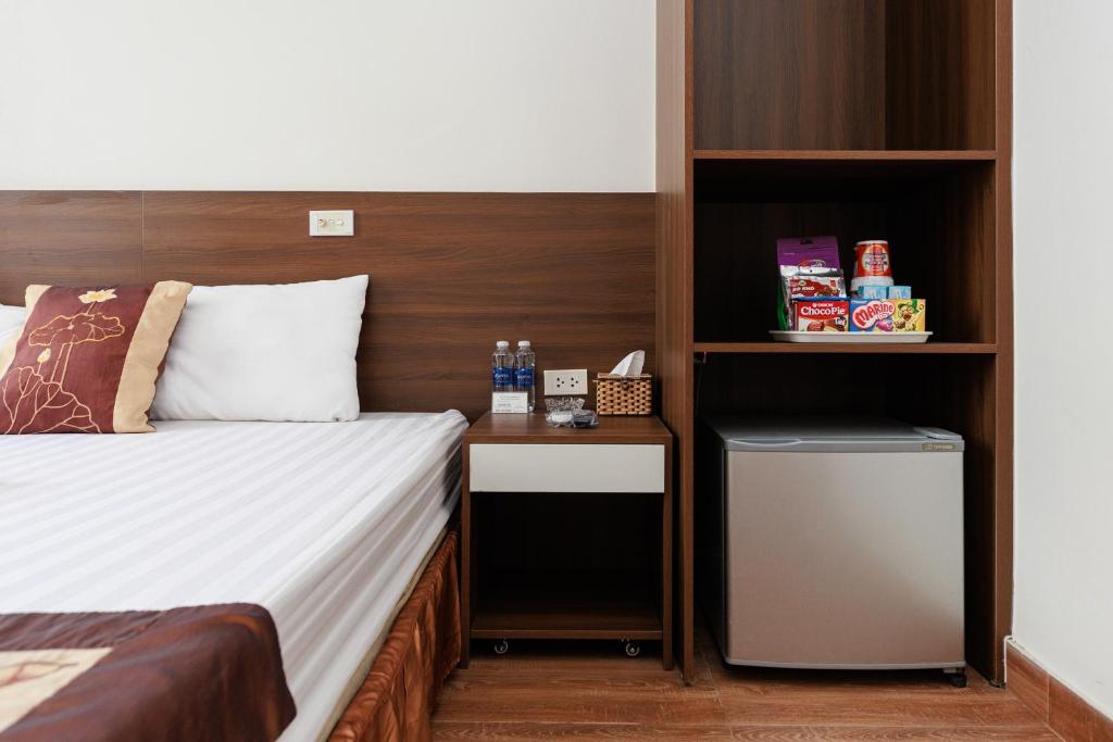 Postel nebo postele na pokoji v ubytování OYO 472 Lenka Hotel