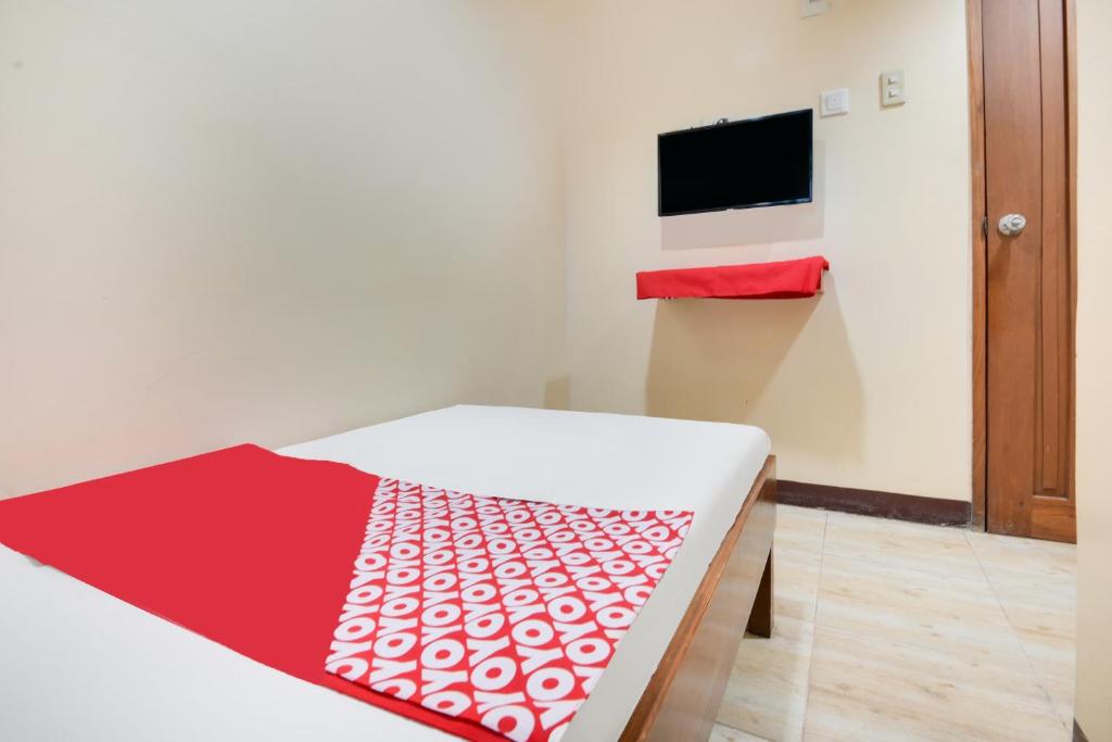 Postel nebo postele na pokoji v ubytování OYO 912 Fb Suites