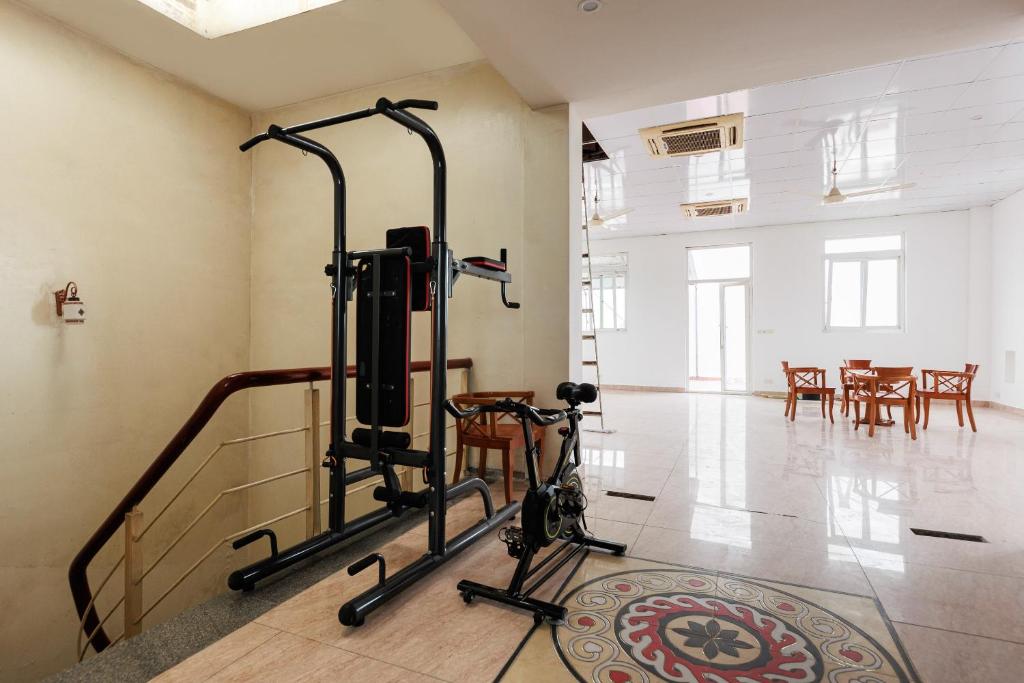 Fitness centrum a/nebo fitness zařízení v ubytování OYO 472 Lenka Hotel