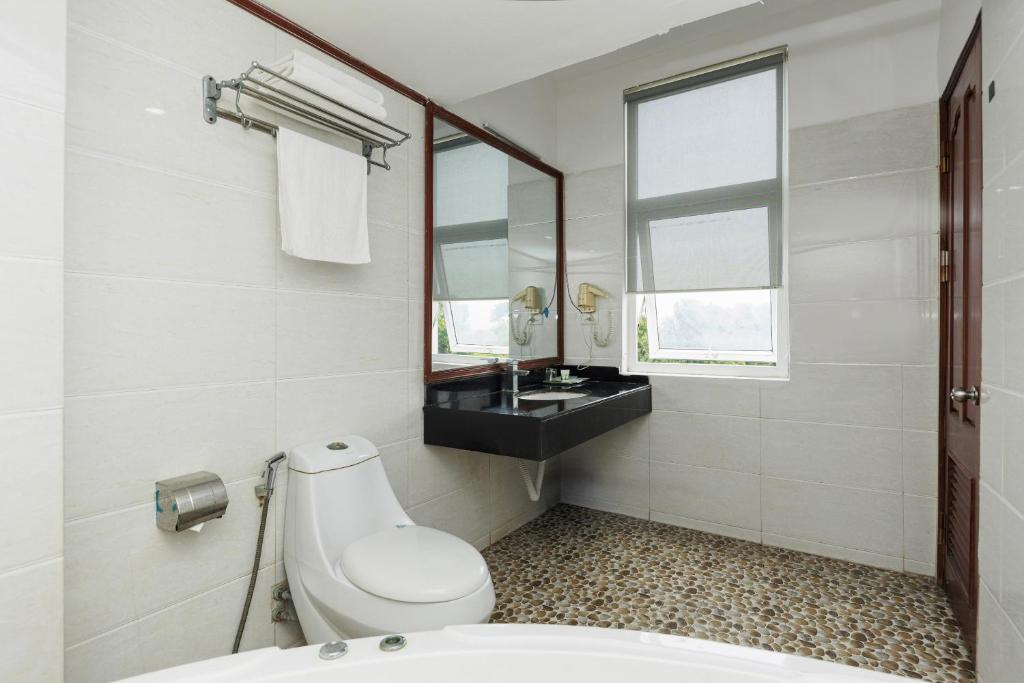 Koupelna v ubytování OYO 472 Lenka Hotel
