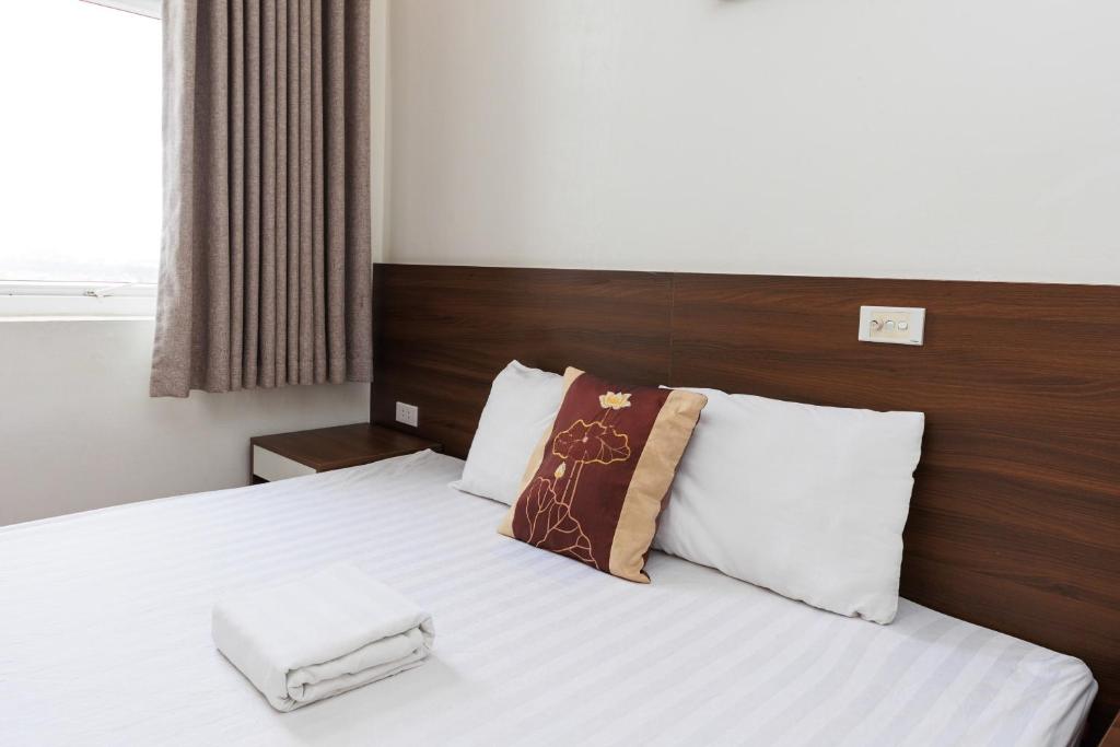 Postel nebo postele na pokoji v ubytování OYO 472 Lenka Hotel