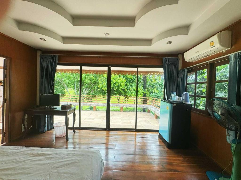 Photo de la galerie de l'établissement OYO 75497 Uncle Odd Talay View Resort (Nakhon Nayok), à Ban Khao Kariang (1)