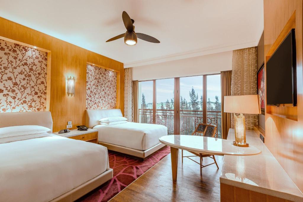 Phòng Cổ Điển Grand 2 Giường Đơn Nhìn Ra Sân Golf