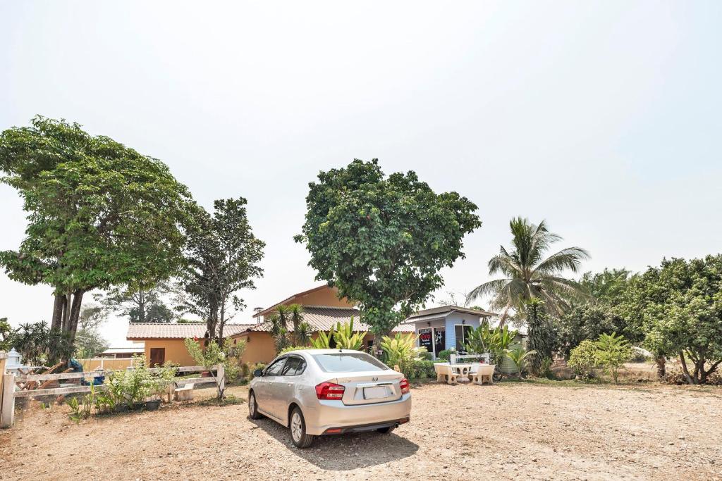 a car parked in front of a house at I Oun Inn in Nakhon Nayok