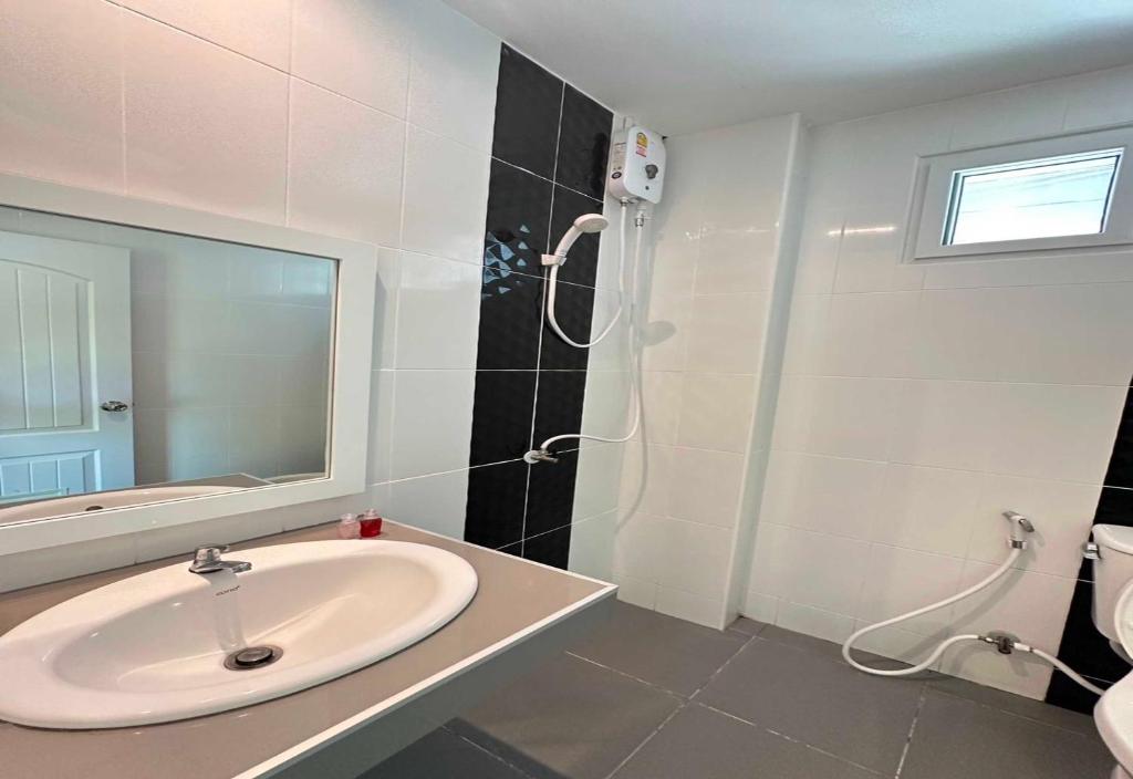 OYO 75492 Carpe Diem Homestay - Resim 10