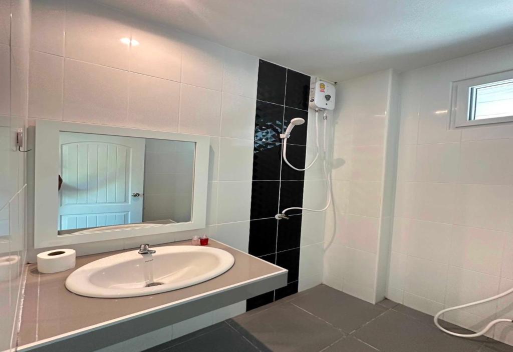 OYO 75492 Carpe Diem Homestay - Resim 19