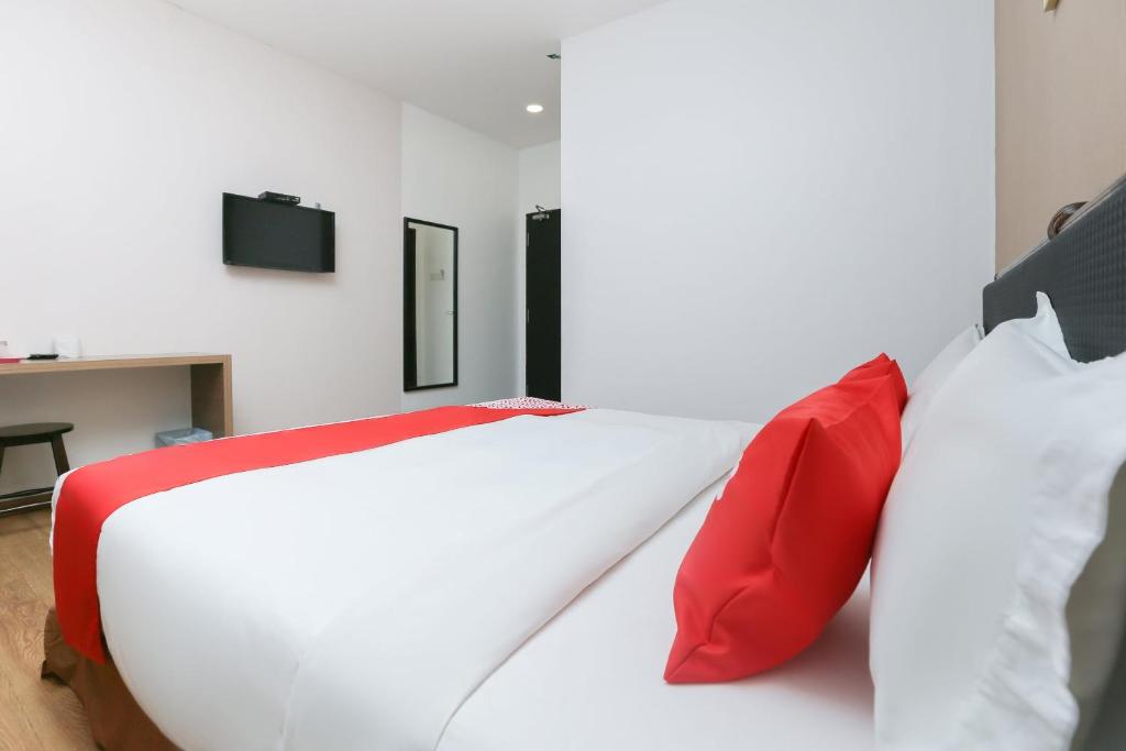 Postel nebo postele na pokoji v ubytování OYO 89915 East Mount Hotel