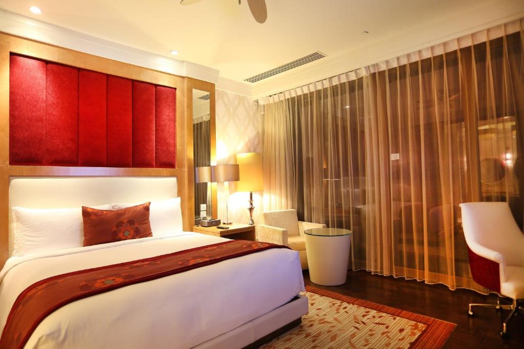 Suite Grand 1 Phòng Ngủ Có Giường Cỡ King Nhìn Ra Sân Golf - Hút Thuốc