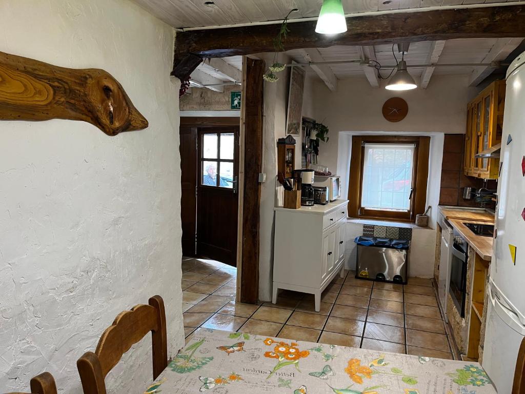 Kuchyň nebo kuchyňský kout v ubytování La Milana, Orbaneja del Castillo