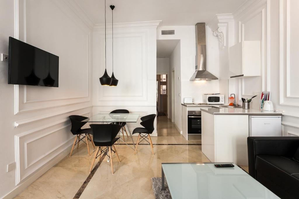 Kuchyňa alebo kuchynka v ubytovaní Baron Suites Reina