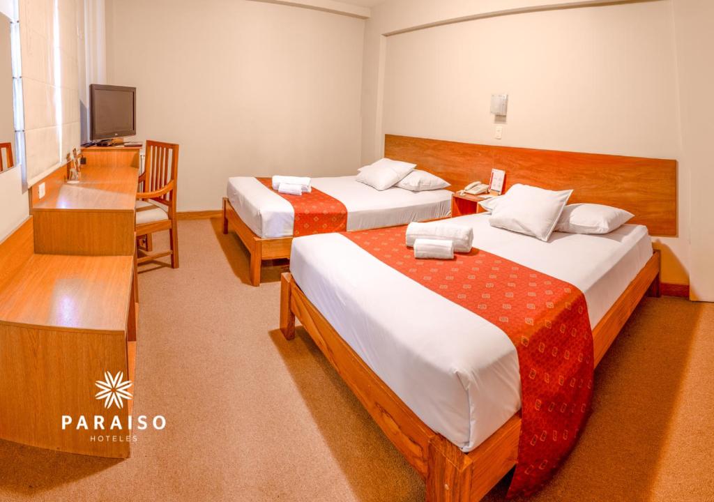 Ένα ή περισσότερα κρεβάτια σε δωμάτιο στο Hoteles Paraiso TRUJILLO