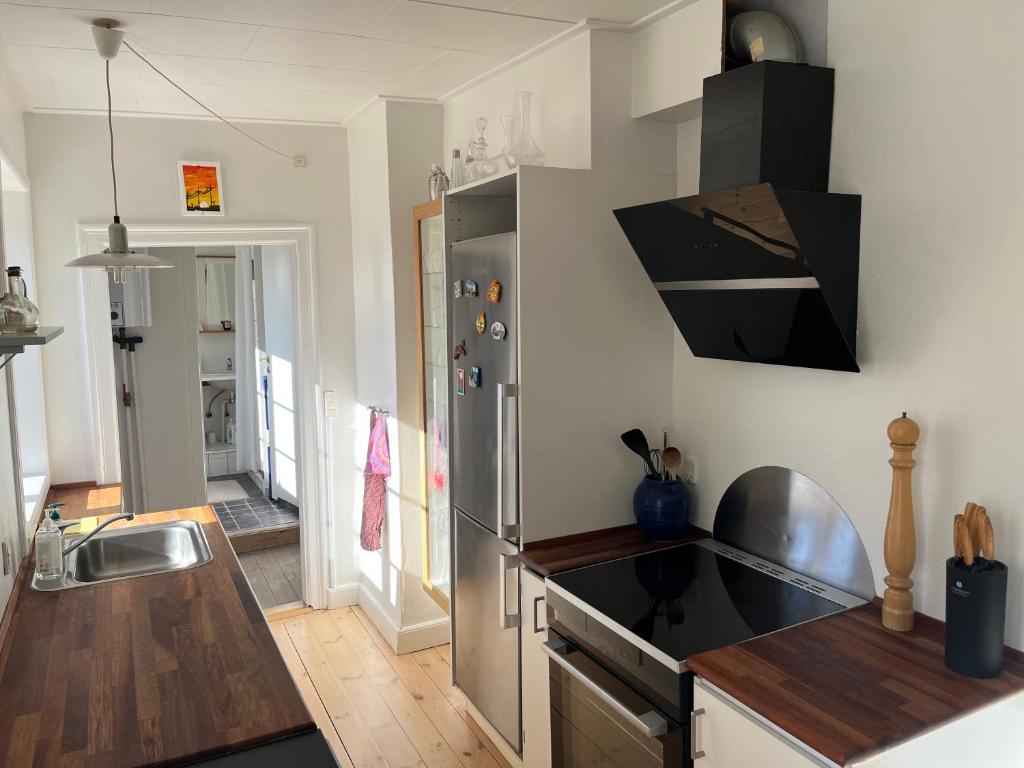Kuchyň nebo kuchyňský kout v ubytování Cozy and Central