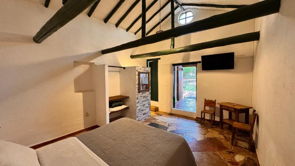 TV a/nebo společenská místnost v ubytování Posada Campestre La Casona