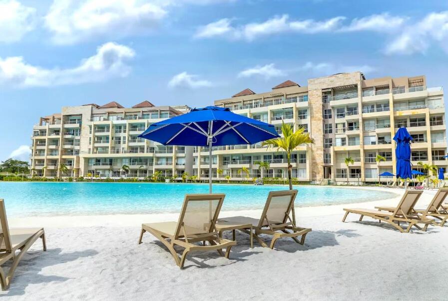 Bazén v ubytování Apartamento con piscina, playa y cerca aeropuerto de Cartagena nebo v jeho okolí