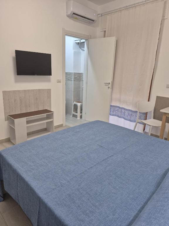 TV a/nebo společenská místnost v ubytování Beach Rooms 2 Self Check-in