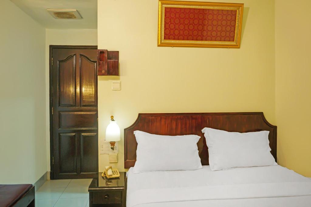Postel nebo postele na pokoji v ubytování Super OYO Collection O 92690 Hotel Limas