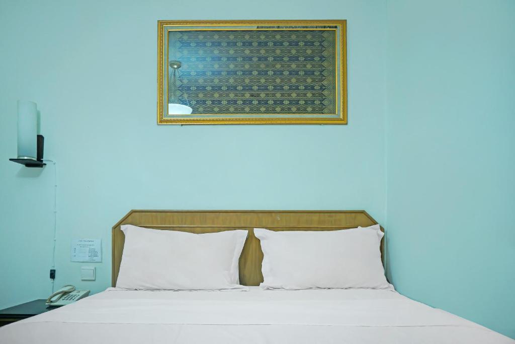 Postel nebo postele na pokoji v ubytování Super OYO Collection O 92690 Hotel Limas