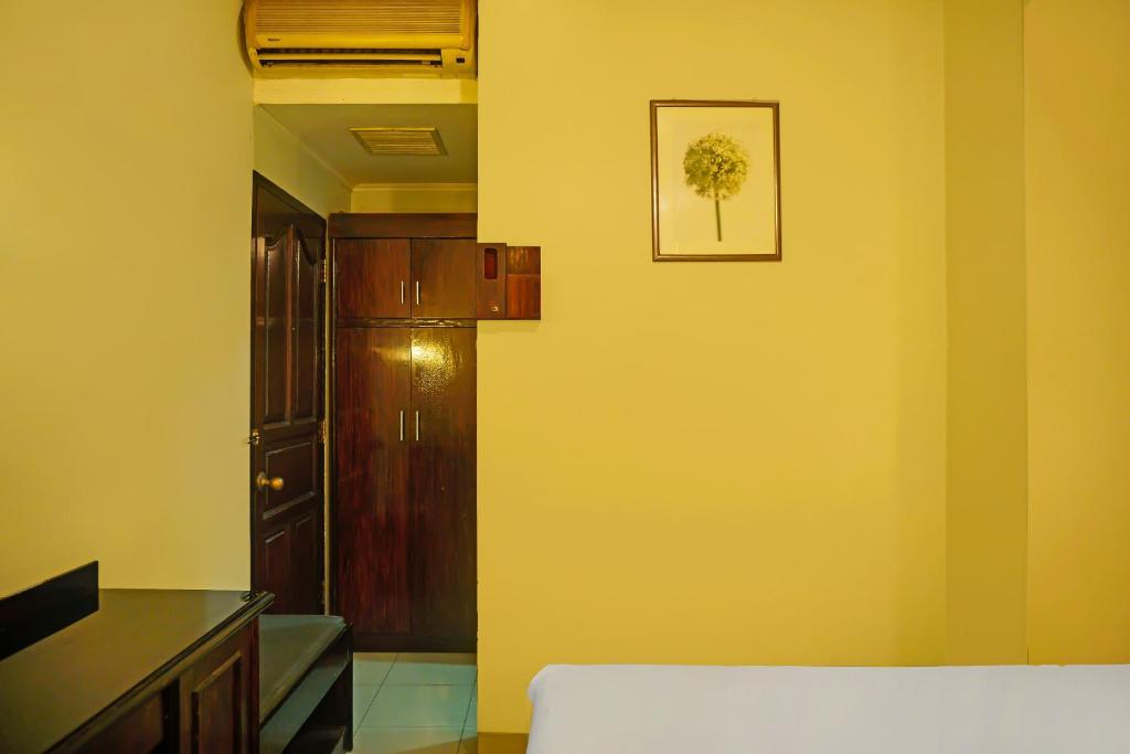 Postel nebo postele na pokoji v ubytování Super OYO Collection O 92690 Hotel Limas
