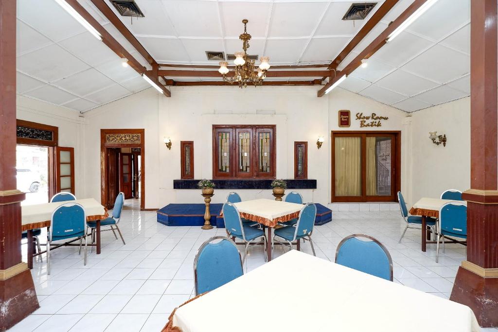 Posezení v ubytování SUPER OYO Capital O 1644 Hotel Griya Kencana