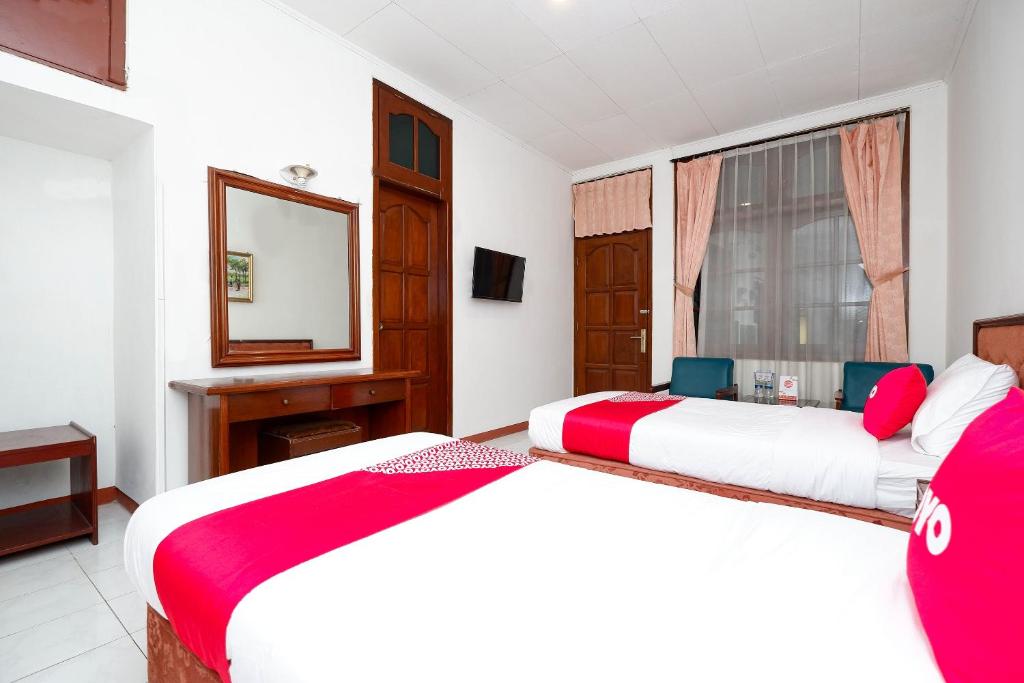 Postel nebo postele na pokoji v ubytování SUPER OYO Capital O 1644 Hotel Griya Kencana