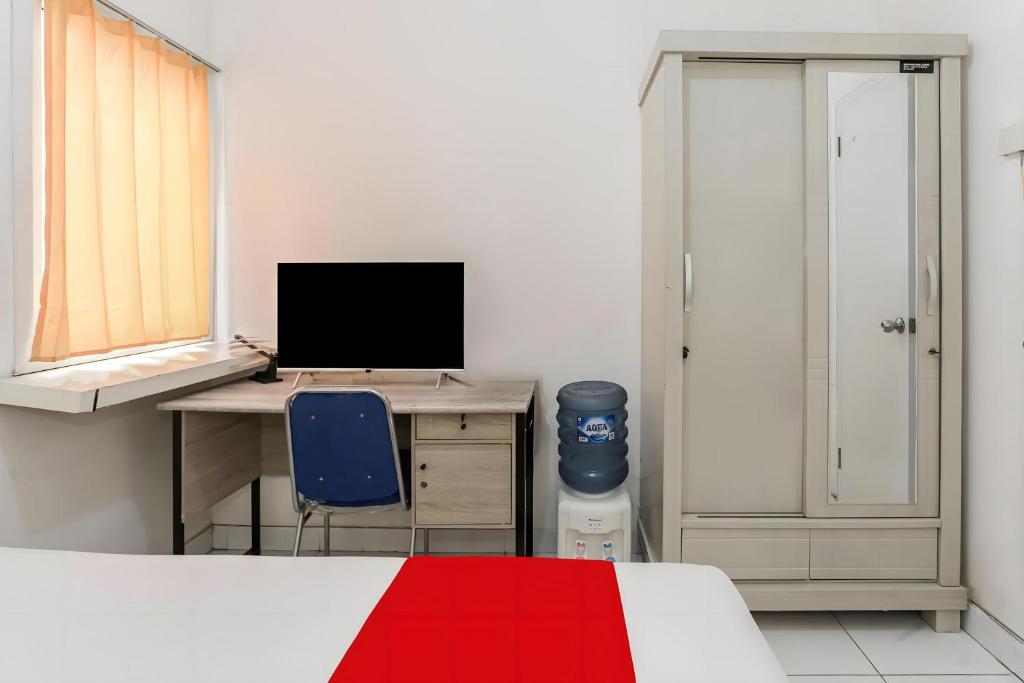TV a/nebo společenská místnost v ubytování OYO 93701 Room Transit By At