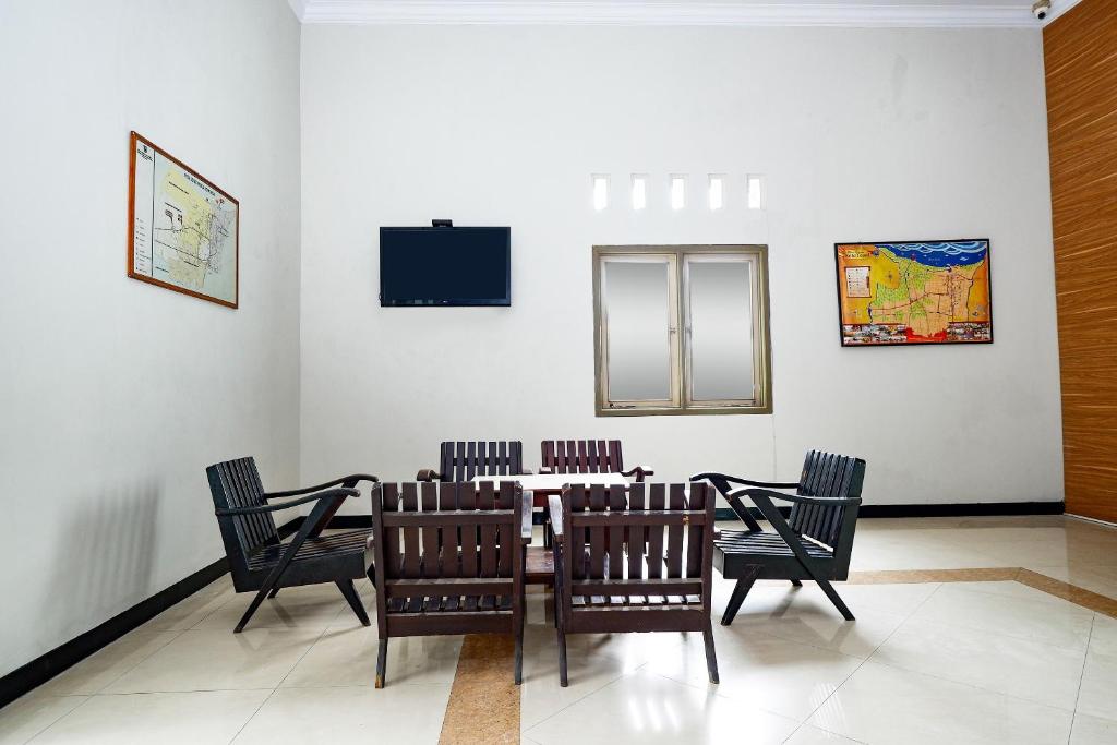 Gallery image of Super OYO 2436 Hotel Kencana in Tegal