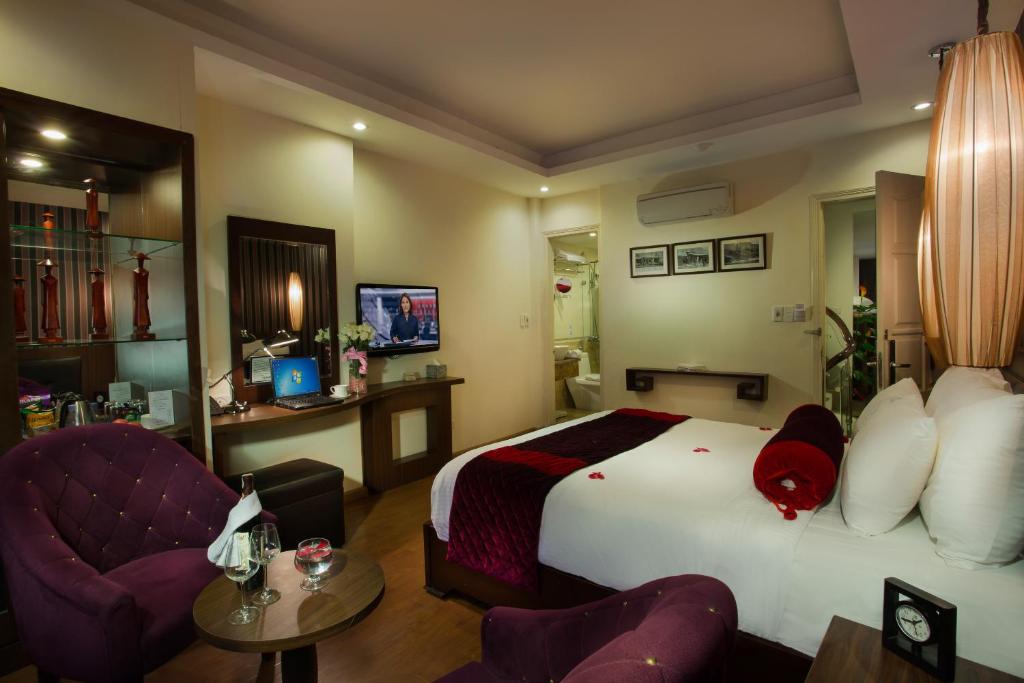 TV a/nebo společenská místnost v ubytování Golden Art Hotel