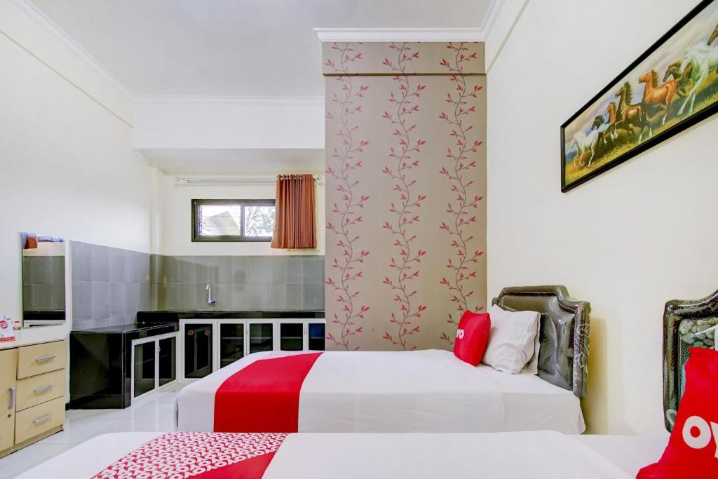 Postel nebo postele na pokoji v ubytování Super OYO Capital O 90151 Guest House 180