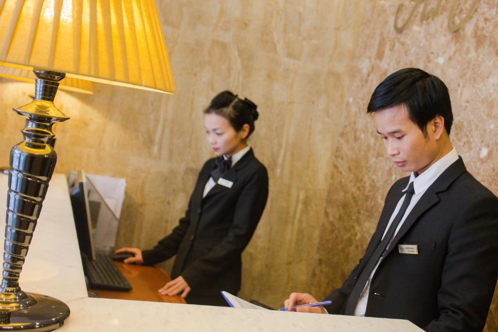 Členové personálu v ubytování Golden Art Hotel