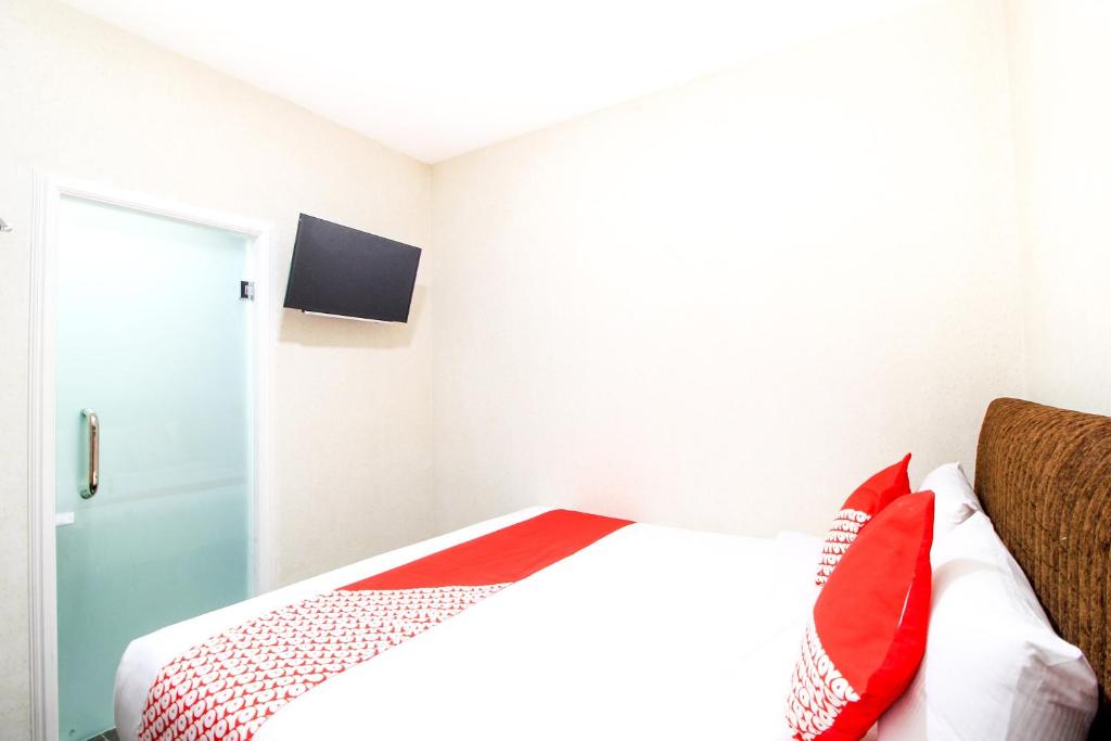 Postel nebo postele na pokoji v ubytování Super OYO Capital O 217 A1 Hotel