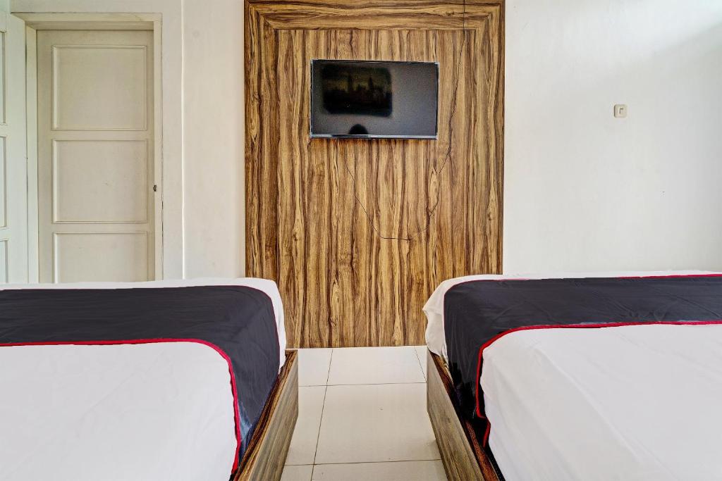 TV a/nebo společenská místnost v ubytování SUPER OYO Collection O 92277 Setra Priangan Guest House