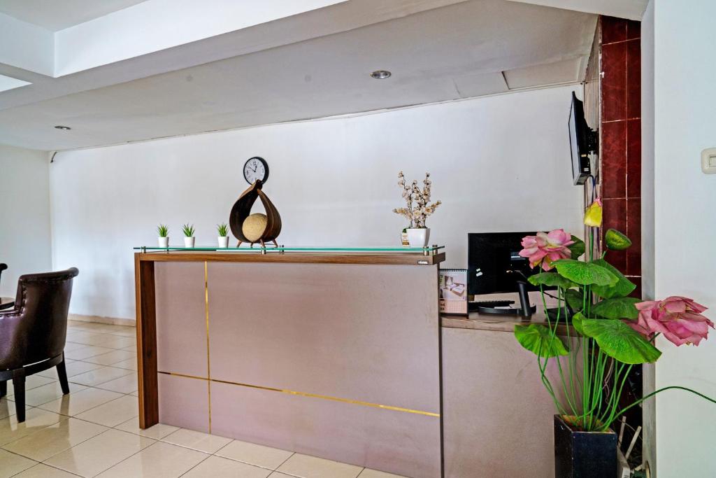 TV a/nebo společenská místnost v ubytování SUPER OYO Collection O 92277 Setra Priangan Guest House