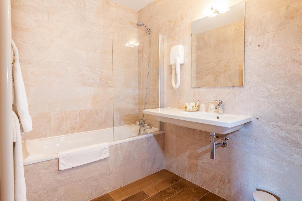 Logis Hotel de La Cloche - Quarto Duplo Conforto
